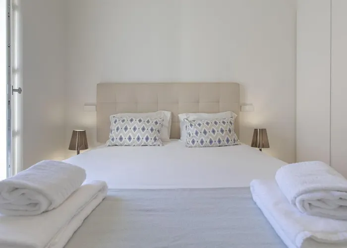 Views By Innkeeper * Лісабон