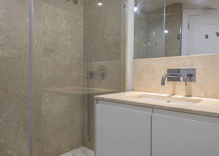 Апартаменти Views By Innkeeper