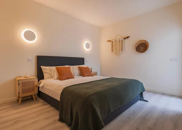 Апартаменти Views By Innkeeper *