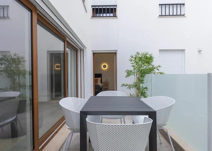 Апартаменти Views By Innkeeper *